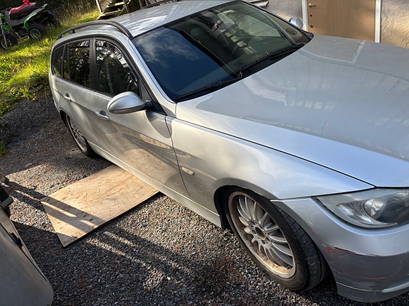 BMW 320d 4 of 5