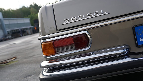 Mercedes-Benz 280 SEL 16 of 30