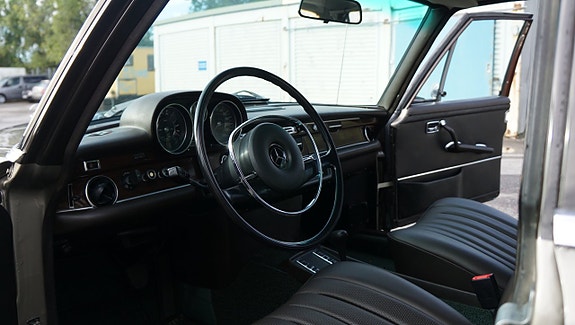 Mercedes-Benz 280 SEL 29 of 30