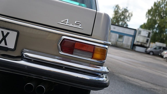 Mercedes-Benz 280 SEL 15 of 30