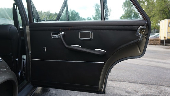 Mercedes-Benz 280 SEL 24 of 30
