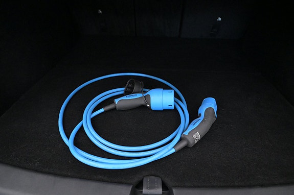Tesla Model Y 24 of 27