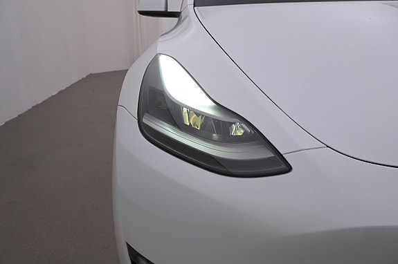 Tesla Model Y 26 of 27
