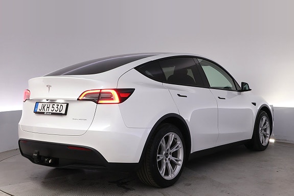 Tesla Model Y 5 of 27