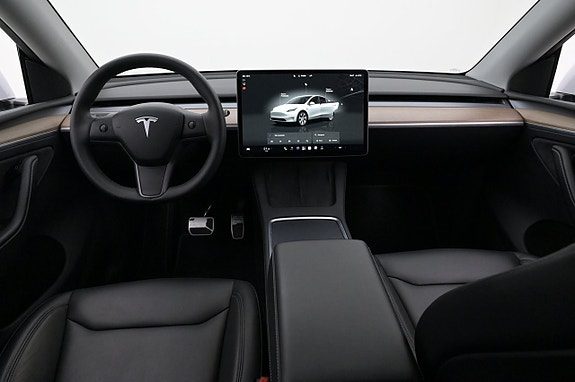 Tesla Model Y 6 of 27