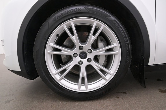 Tesla Model Y 27 of 27