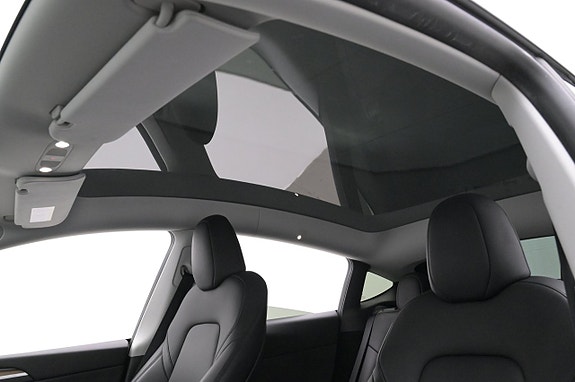 Tesla Model Y 20 of 27