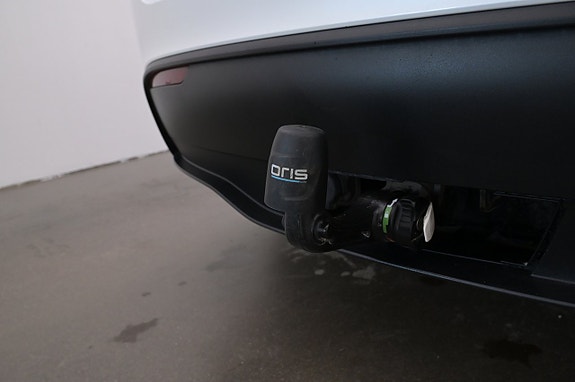 Tesla Model Y 25 of 27