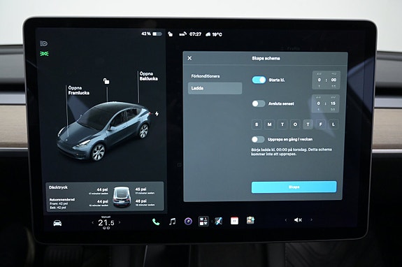 Tesla Model Y 11 of 27