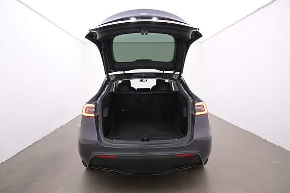 Tesla Model Y 21 of 27