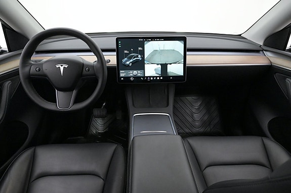 Tesla Model Y 6 of 27