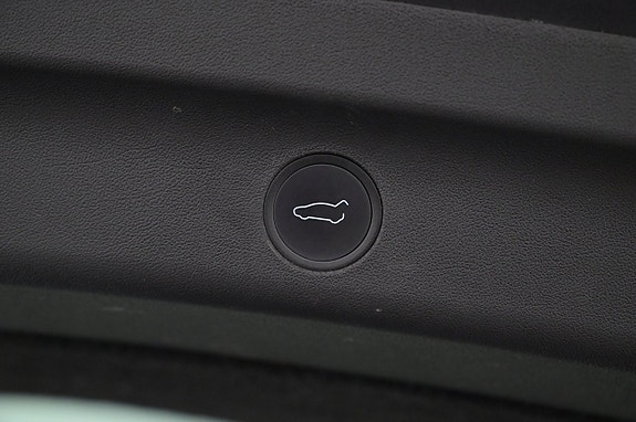 Tesla Model Y 22 of 27