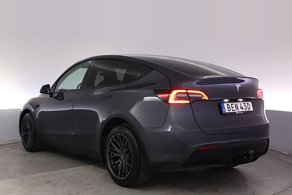 Tesla Model Y 4 of 27