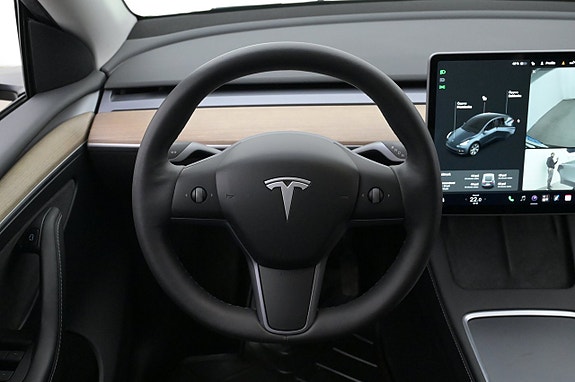 Tesla Model Y 7 of 27