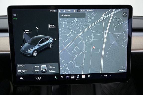 Tesla Model Y 16 of 27