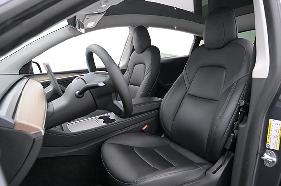 Tesla Model Y 8 of 27