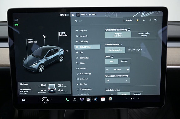 Tesla Model Y 10 of 27