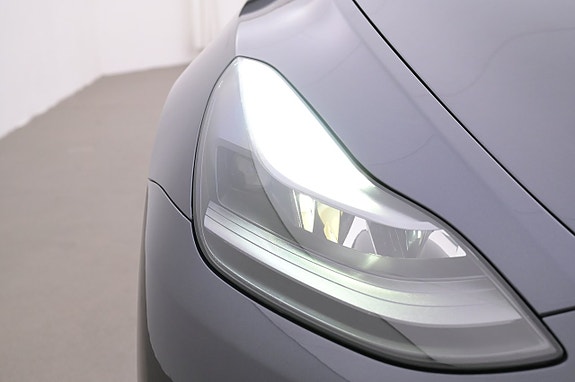 Tesla Model Y 26 of 27