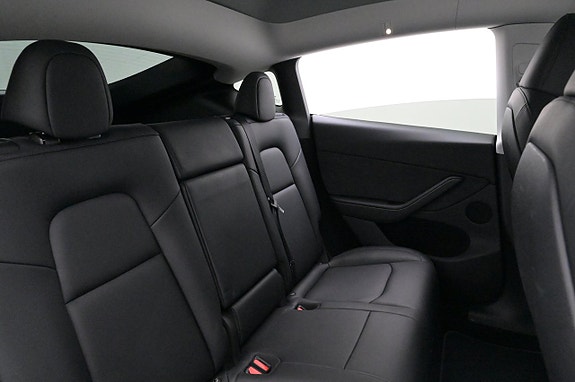 Tesla Model Y 21 of 27