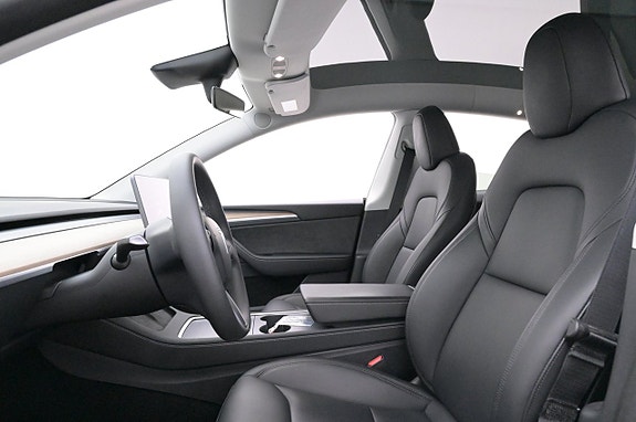 Tesla Model Y 8 of 27