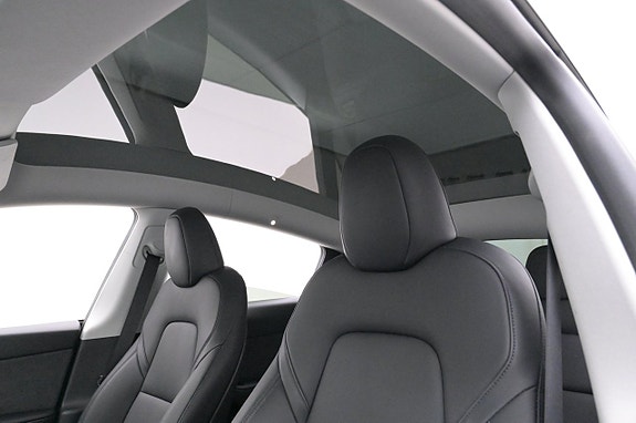 Tesla Model Y 20 of 27