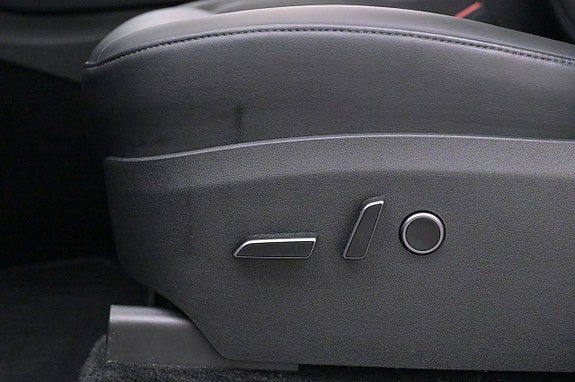 Tesla Model Y 9 of 27