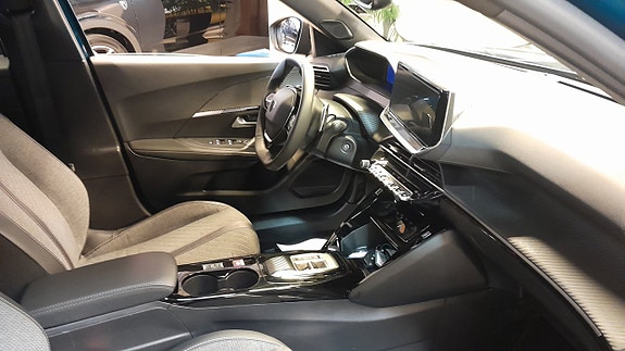 Peugeot 2008 10 of 12