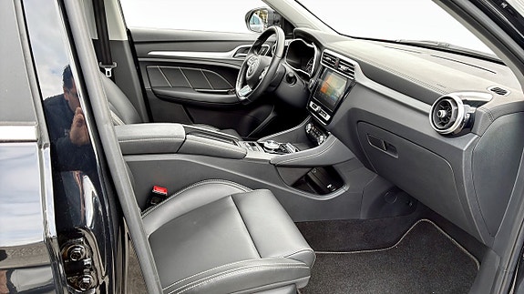MG ZS EV 3 of 13