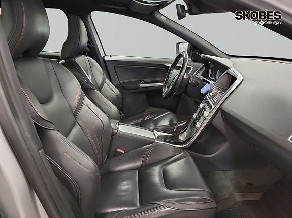 Volvo XC60 11 of 20