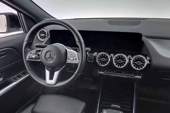 Mercedes-Benz EQA300 15 of 26