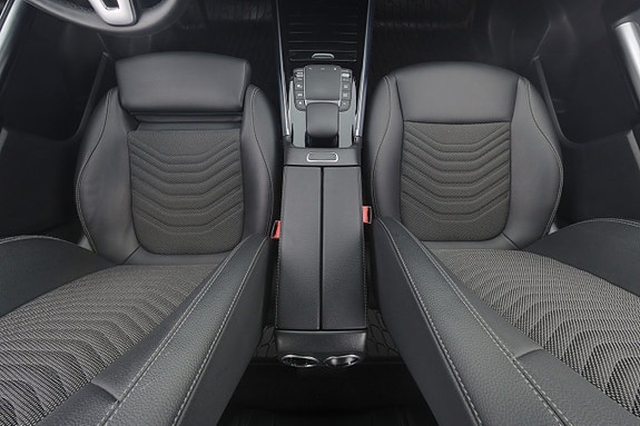 Mercedes-Benz EQA300 14 of 26
