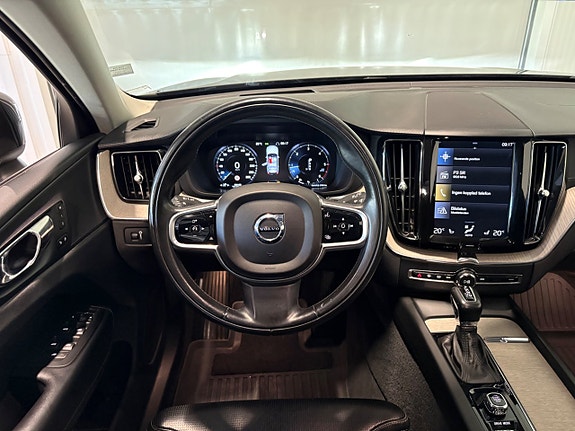 Volvo XC60 10 of 27