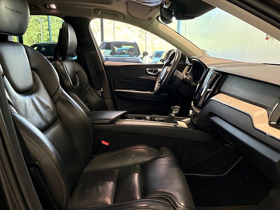 Volvo XC60 13 of 27