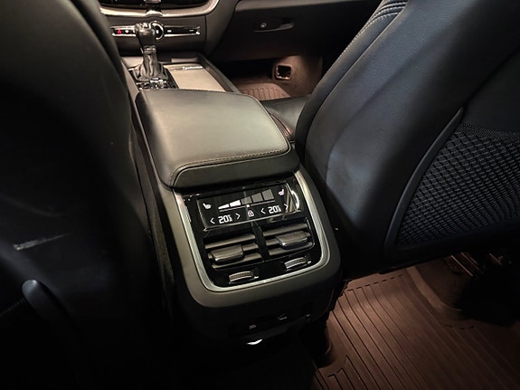 Volvo XC60 25 of 27
