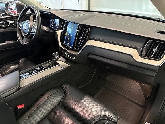 Volvo XC60 12 of 27