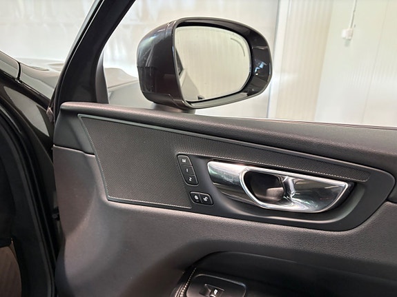Volvo XC60 14 of 27