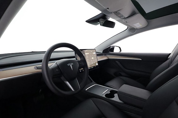 Tesla Model 3 11 of 26
