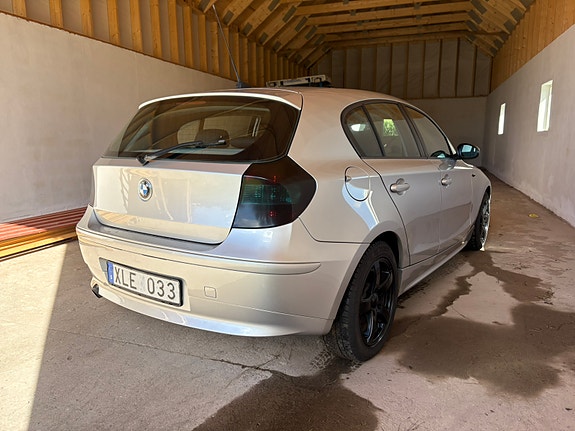 BMW 120i 2 of 6