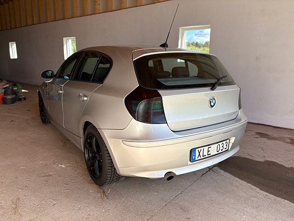 BMW 120i 4 of 6