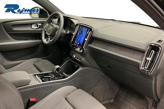 Volvo XC40 11 of 18