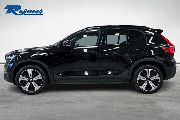 Volvo XC40 3 of 18