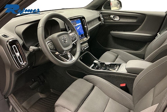 Volvo XC40 6 of 18
