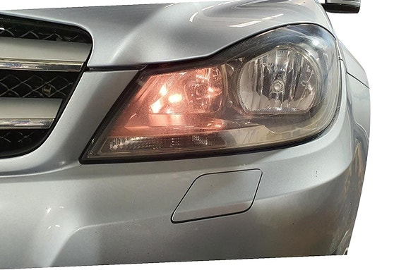 Mercedes-Benz C220 10 of 21