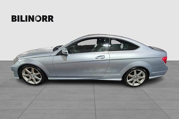 Mercedes-Benz C220 2 of 21