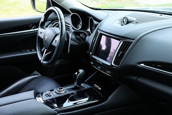 Maserati Levante 18 of 20