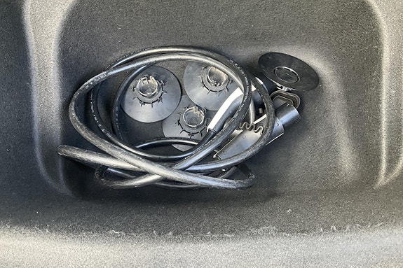 Tesla Model Y 18 of 20