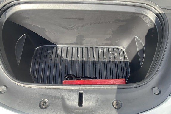 Tesla Model Y 11 of 20