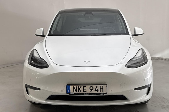 Tesla Model Y 5 of 20