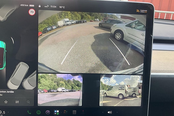 Tesla Model Y 15 of 20