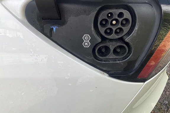 Tesla Model Y 19 of 20